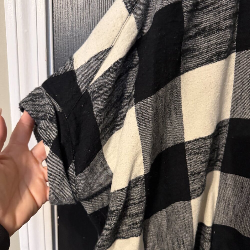Urban Outfitters Cropped Sleeve Black White Flannel Plaid Oversized Button XS - Picture 3 of 5